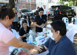 BRINDAN ASISTENCIA MEDICA PARA AFECTADOS DEL INCENDIO EN CHACARITA